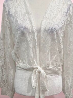 Stylish White Leaf Pattern Blouse